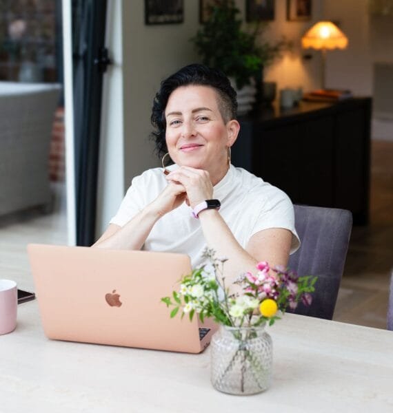 Rowenna Clifford Hypnotherapist in East London and online UK