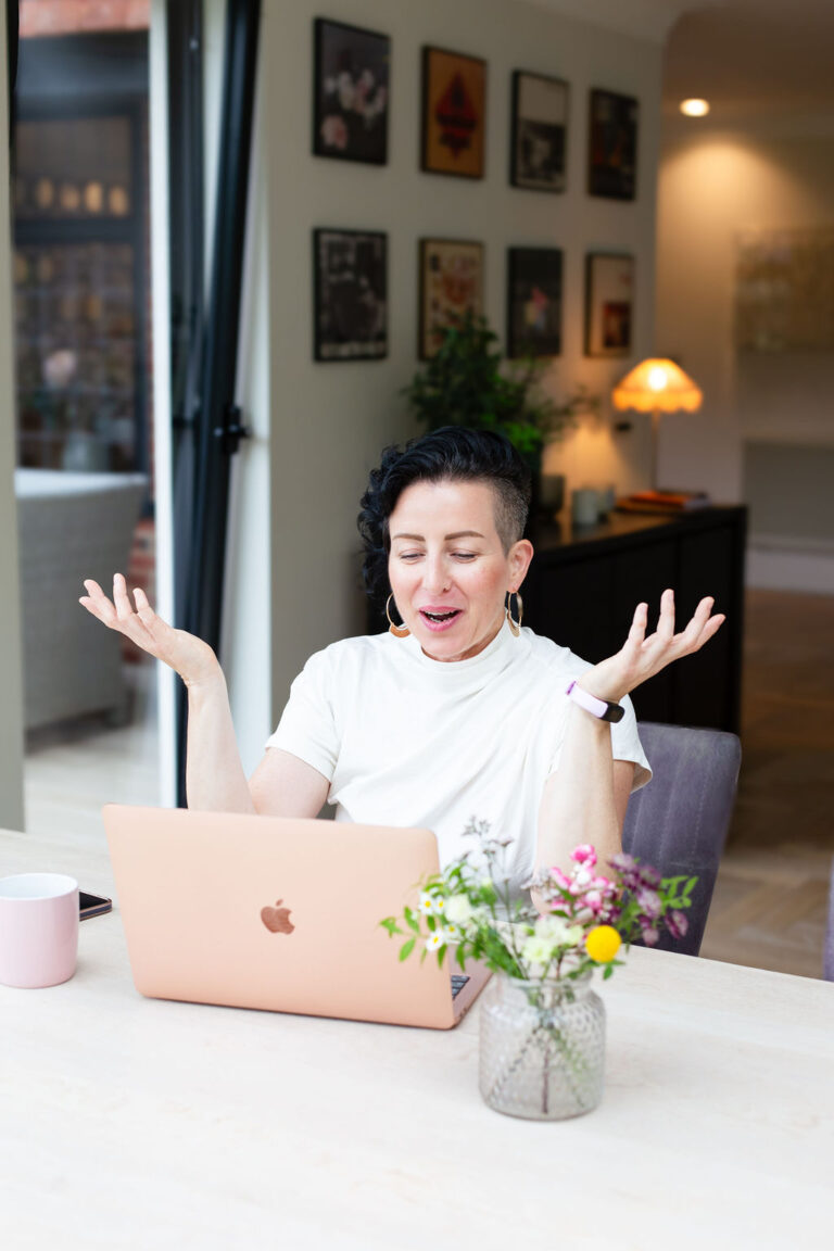 Image of Rowenna at her laptop doing an online hypnotherapy session