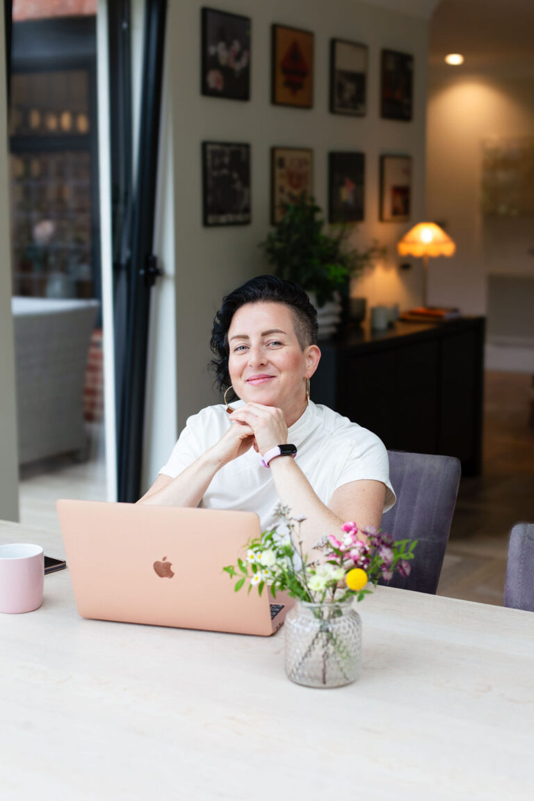 Image of Rowenna at her laptop, therapist coaching online with Rowenna