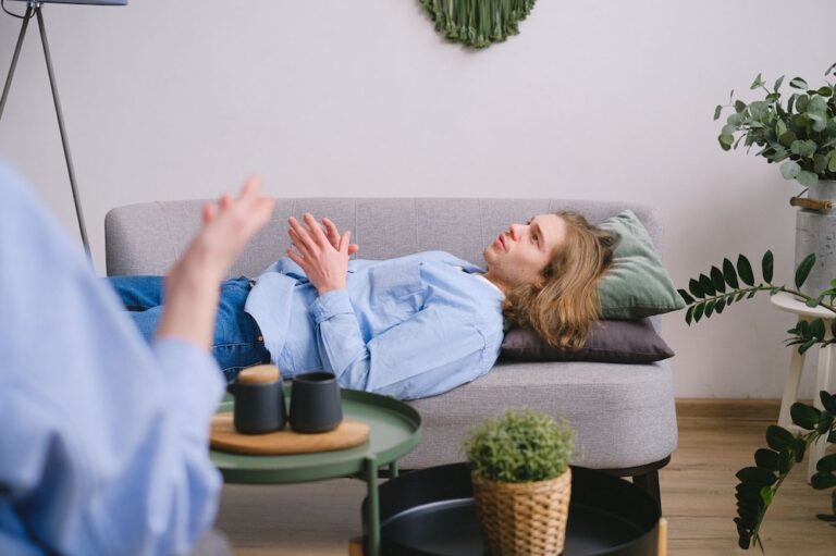 Image of a man laying on a couch talking to a hypnotherapist, what is cognitive hypnotherapy with Rowenna